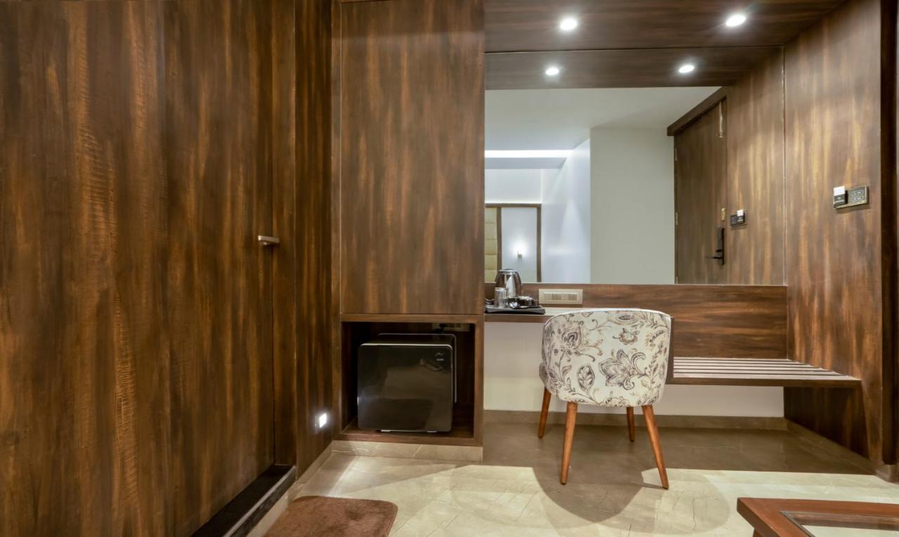 Treebo Premium Savera Inn Mumbai Exterior photo